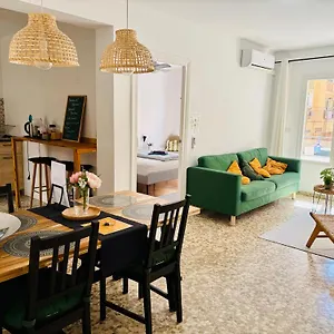 apartamento-moderno-en-centro-malaga-con-terraza.1costadelsol.com/